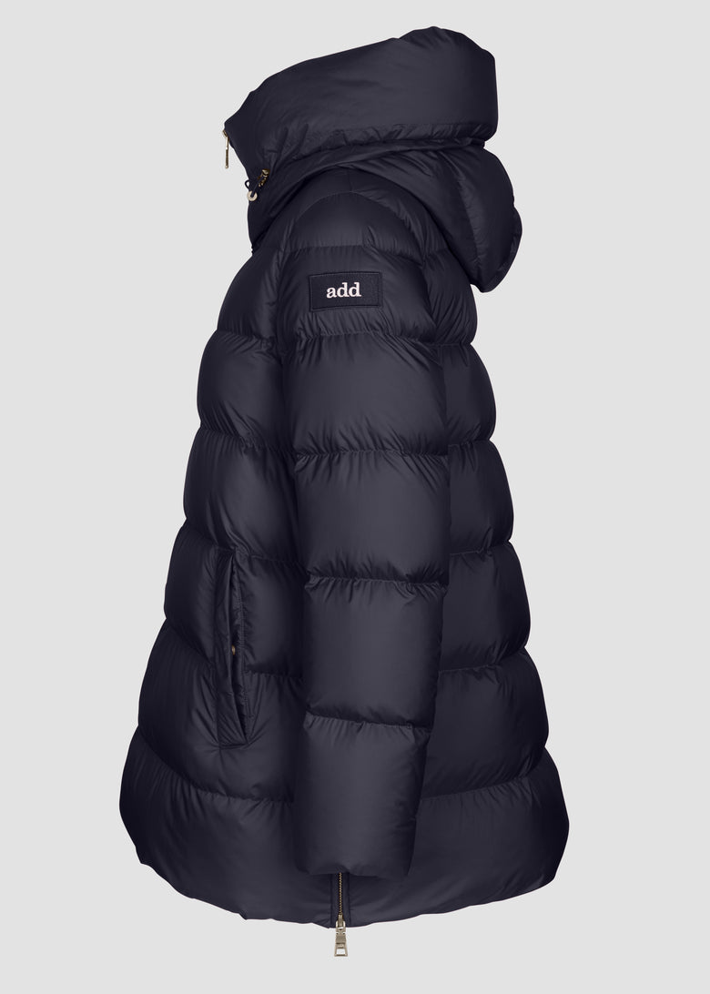 long jacket made of ultralight cocoon nylon with adjustable hood and stuffed with duck down